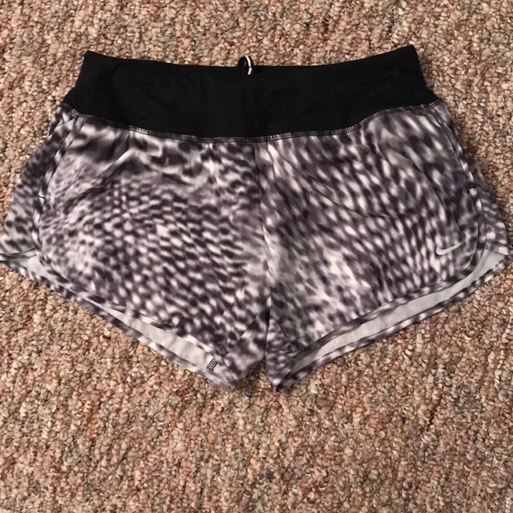 black and white patterned nike running shorts